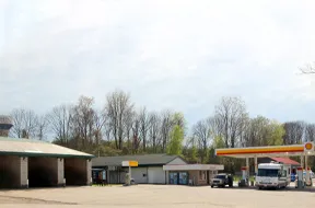Green Roof Gas Bar &#038; Car Wash
